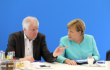 Меркель и Зеехофер договорились по миграционному вопросу