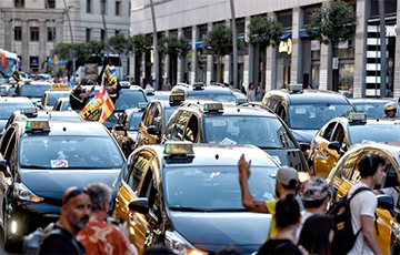 Таксисты Барселоны и Мадрида объявили бессрочную забастовку