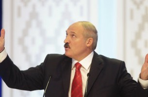 Лукашенко выпишет билет всем политзаключенным и мычащим на площадях