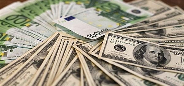 Белорусы в сентябре стали продавцами валюты