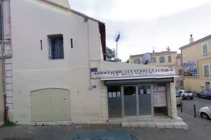 В Марселе здание турецкого культурного центра забросали «коктейлями Молотова»