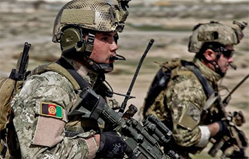 Афганские военные отступают в Таджикистан под натиском талибов