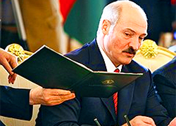 Лукашенко сменил министра финансов и пресс-секретаря