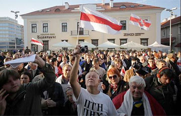 В Минске проходит акция «За мирную Беларусь!»