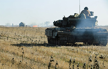 «Вылазка» к врагу с дымовой завесой: появились впечатляющие фото учений танкистов ВСУ