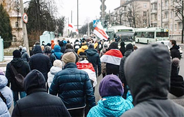 По всему Минску проходят марши протеста (Онлайн)