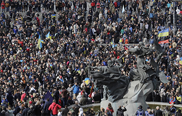 «Остановим капитуляцию»: на Майдане в Киеве проходит вече (Онлайн, видео)