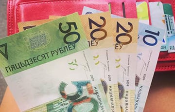 Белорусский рубль ослаб ко всем трем валютам