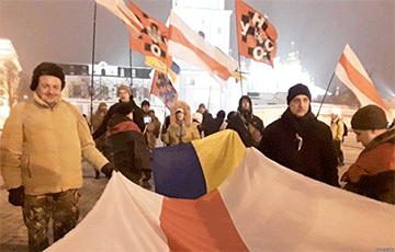 Фотофакт: Сотни человек идут маршем по Киеву в память о белорусском герое
