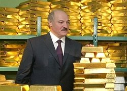 Золотые запасы сократились на три тонны