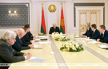 Как Лукашенко заражает свою вертикаль