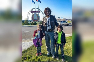 В Минск прилетел Филипп Киркоров со своими детьми