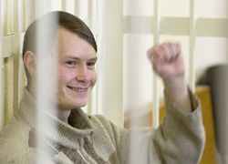 Эдуарду Лобову в тюрьме не выдают теплую одежду