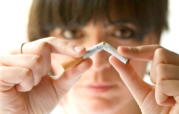 Ученые: Избавиться от курения помогут деньги
