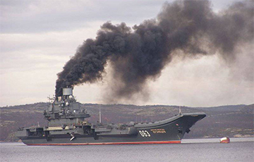 В России горит единственный авианосец «Адмирал Кузнецов»