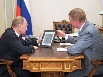 Путину показали ударопрочный школьный "планшет"