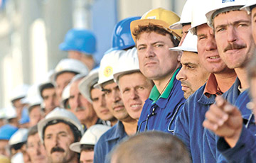 Работник БелАЗа — Лукашенко: Саша, будешь коней кидать – выйдут мужики с гаечными ключами