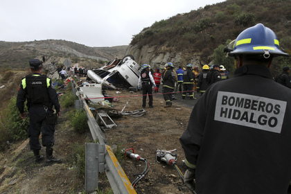 При аварии туристического автобуса в Мексике погибли 12 человек