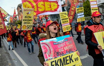 В Стамбуле тысячи людей вышли на акцию против повышения цен