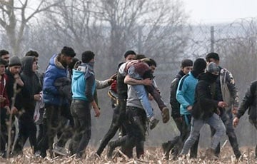 В Польше назвали число штурмующих границу мигрантов