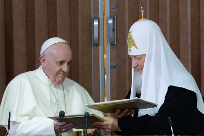 Папа и патриарх обменялись символическими подарками