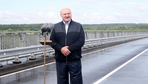 Без дорог у нас жизни нет: Лукашенко открыл мост через Сож