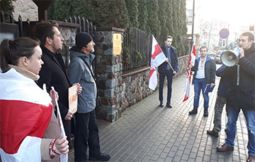 В Белостоке пикетировали консульство Беларуси