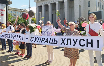 Учителя и родители города Гомеля призвали к оставке Лукашенко
