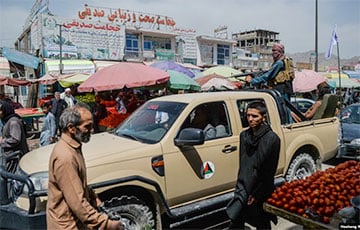 «Стрельба слышна все время»: как жители Кабула принимают новую реальность