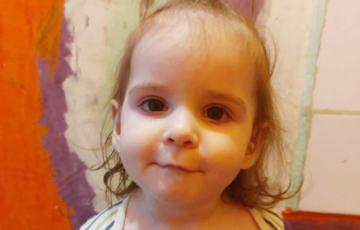 История гибели двухлетней девочки в Сербии шокировала страну