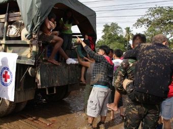 Число жертв наводнения на Филиппинах выросло до 440