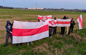 Дзержинская молодежь вышла на акцию с национальными флагами