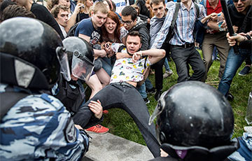 На акции протеста в Москве задержали более 300 человек