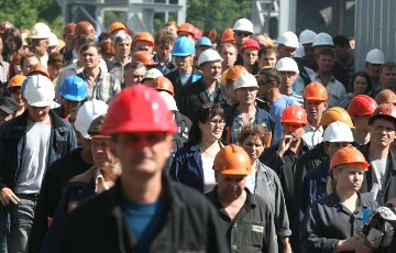 Минский завод стройматериалов распустил рабочих по домам