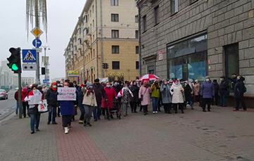 В Минске проходит Марш пенсионеров и медиков (Онлайн)