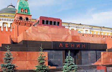 Пенсионер из Беларуси бросил в мавзолей Ленина бутылку с краской