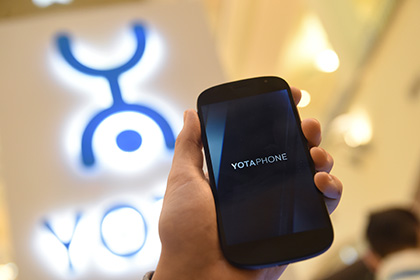 Yotaphone 2 подорожал вслед за смартфонами Apple и Sony