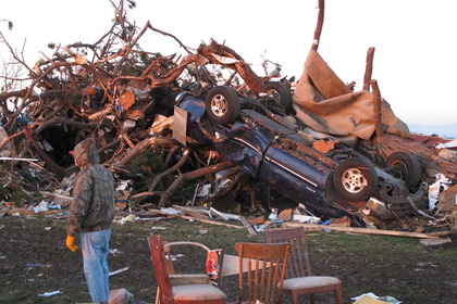 В Иллинойсе жертвами торнадо стали не менее пяти человек