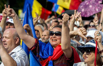 В Кишиневе проходит митинг сторонников объединения Молдовы и Румынии