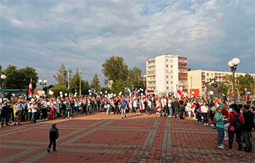 В Заславле сотни человек собрались на встречу с руководством города