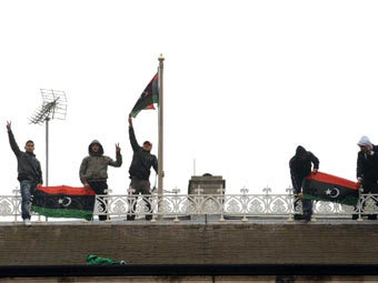 Сторонников Каддафи в лондонском посольстве Ливии заменят повстанцами