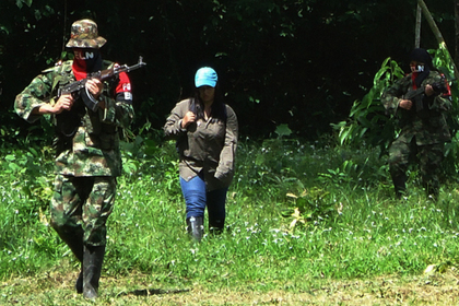 Россиянин в Колумбии обстрелял удерживавших его мятежников и сбежал