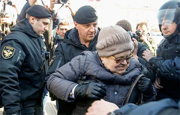 «Немецкая волна»: День Воли в Беларуси начался с десятков задержанных