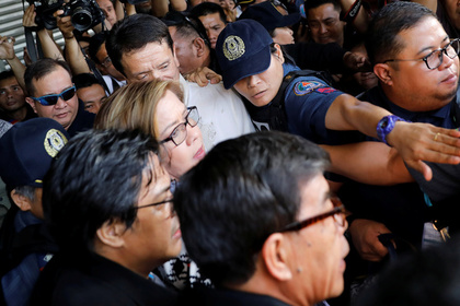 На Филиппинах арестовали критиковавшего Дутерте сенатора