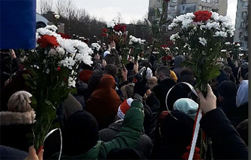 Видеофакт: Минута молчания в память о Романе Бондаренко