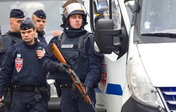 Полиция Франции начала масштабные антитеррористические рейды