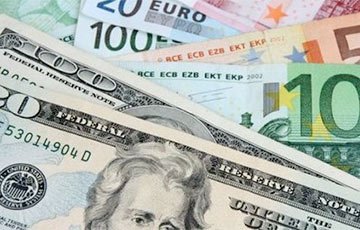 Белорусский рубль сдал к доллару и евро на первых торгах недели