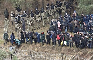 После неудачной атаки под Дубичами белорусские пограничники повезли мигрантов на грузовиках в другие места