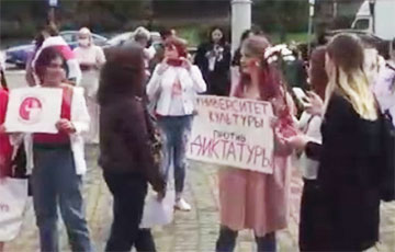 Студенты БГУКИ вышли на протест
