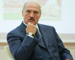 Лукашенко: "Настораживает, что никто не напрягается"